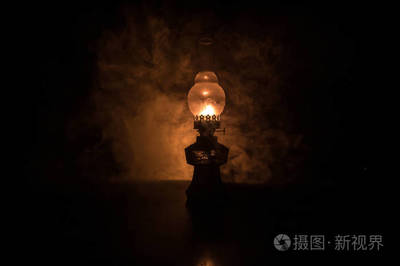 油燈之光 照亮黑暗的照明設(shè)備